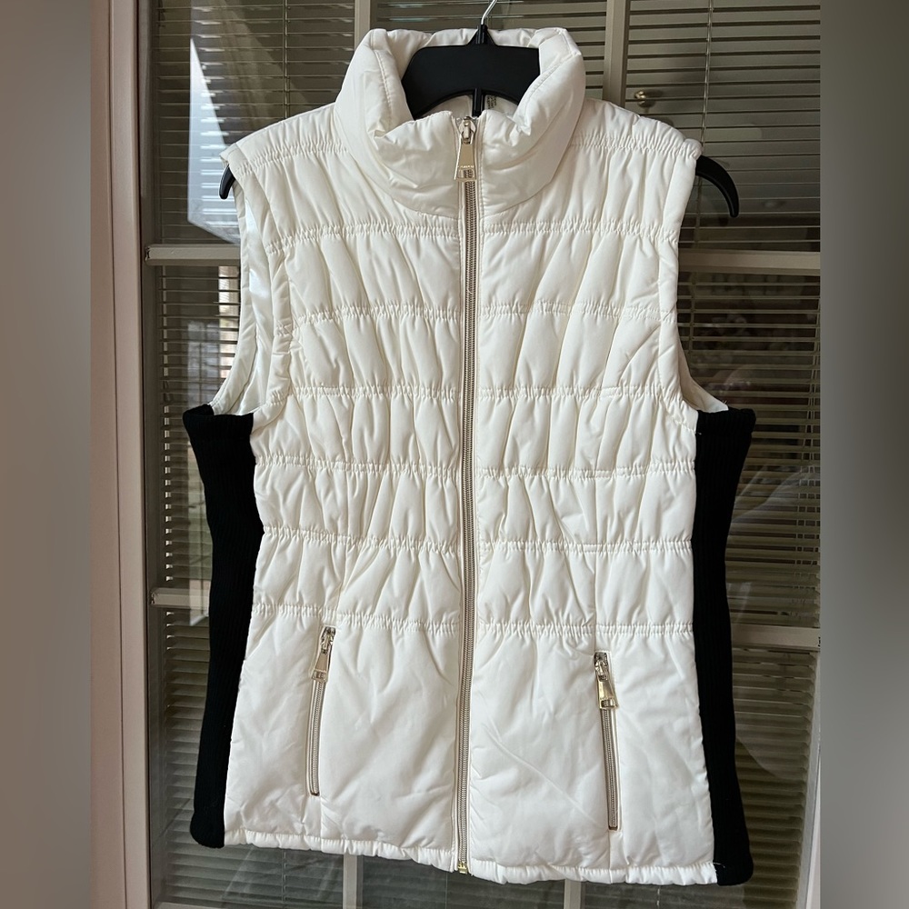 Calvin Klein IVORY Women’s  Puffer Vest   Zip Up Collar Size SMALL -NWT $79